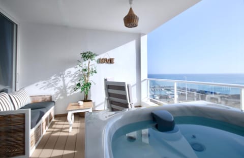 Day, Balcony/Terrace, Spa and wellness centre/facilities, Sea view