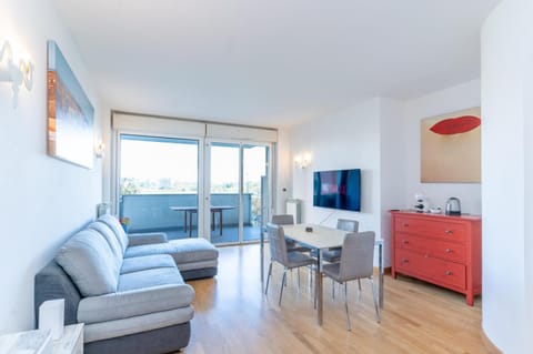 Communal lounge/ TV room, TV and multimedia, Living room, Seating area, Dining area, Evening entertainment, minibar