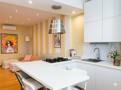 Kitchen or kitchenette, Living room