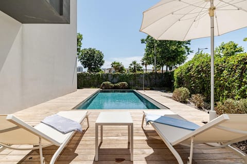 Pool view, Swimming pool, sunbed