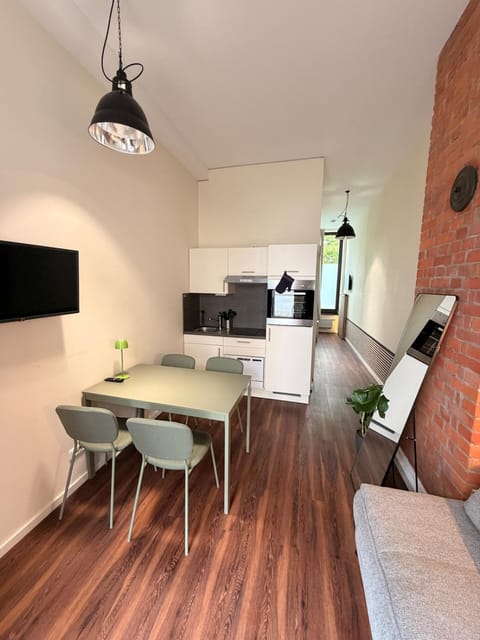 Communal lounge/ TV room, TV and multimedia, Living room, Seating area, Dining area