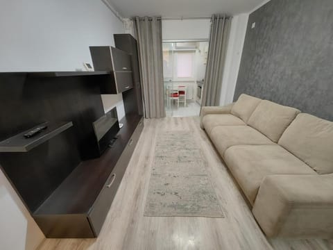 Bed, TV and multimedia, Bedroom