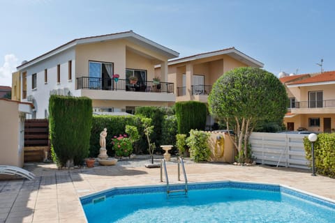 Property building, Garden, Garden view, Pool view, Swimming pool