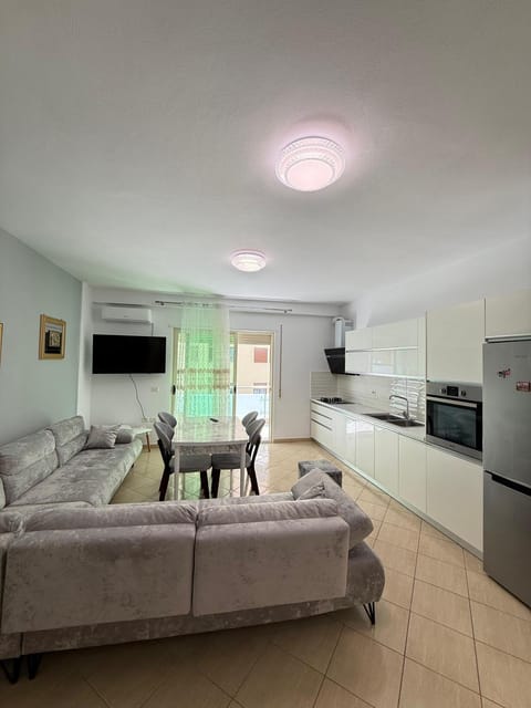 Communal lounge/ TV room, Kitchen or kitchenette, Living room, Seating area, Dining area, minibar, stove