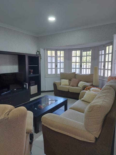 Communal lounge/ TV room, TV and multimedia, Living room, Seating area, Evening entertainment