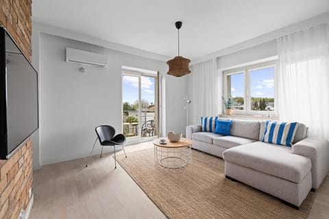 Balcony/Terrace, Balcony/Terrace, Living room, air conditioner