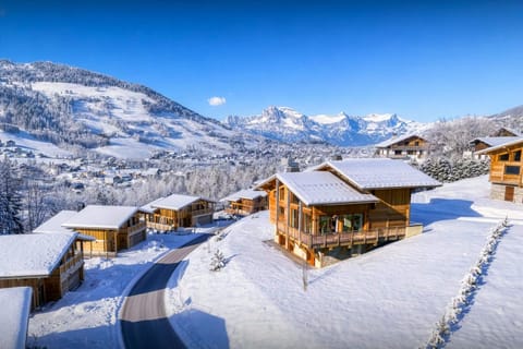 Property building, Day, Natural landscape, Winter, Mountain view