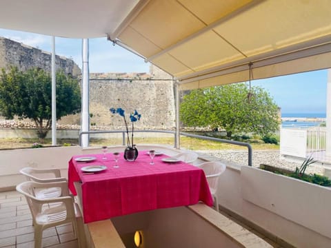 Patio, Day, Natural landscape, View (from property/room), Balcony/Terrace, Living room, Seating area, Dining area