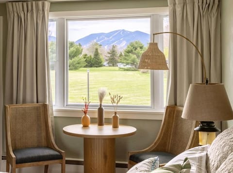 Natural landscape, Photo of the whole room, Bedroom, Mountain view