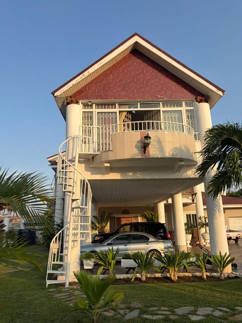 Property building, Garden, Balcony/Terrace, Balcony/Terrace