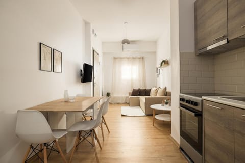 Property building, TV and multimedia, Kitchen or kitchenette, Living room, Photo of the whole room, Dining area