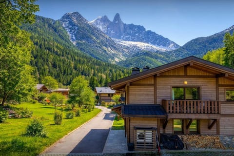 Property building, Day, Natural landscape, Summer, Mountain view