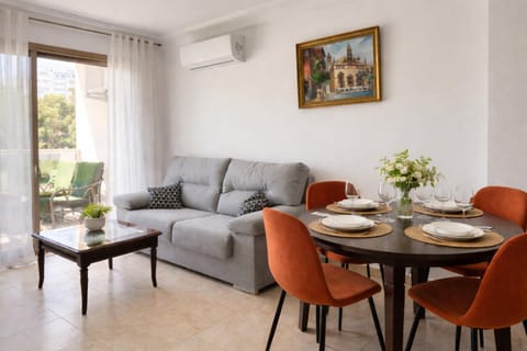Living room, Seating area, Dining area, air conditioner