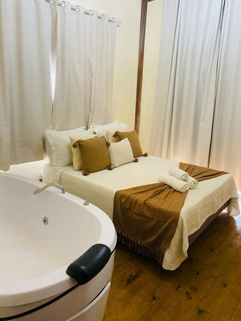Bed, Hot Tub, Photo of the whole room, Bedroom, Bath, towels