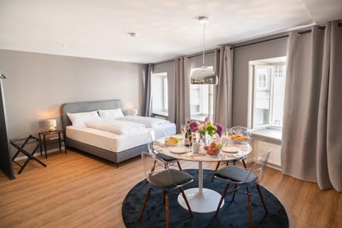 Bed, Dining area, Bedroom, Food