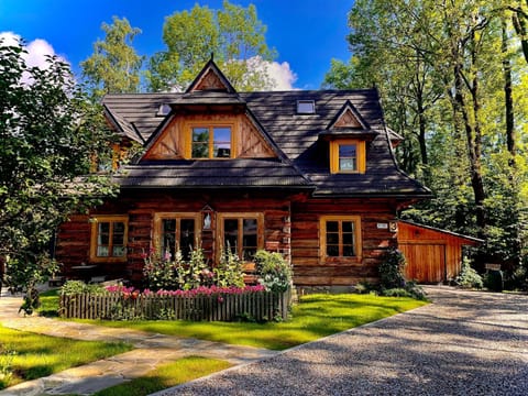 Property building, Day, Natural landscape, Garden, Garden view