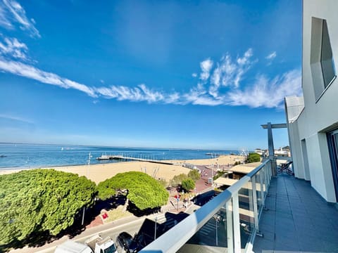 Property building, Nearby landmark, Day, Natural landscape, View (from property/room), Balcony/Terrace, Beach, Garden view, Garden view, Sea view, Sea view