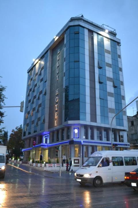 Facade/entrance, City view, Parking