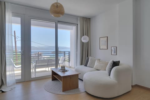 Natural landscape, View (from property/room), Balcony/Terrace, Living room, Seating area, Sea view