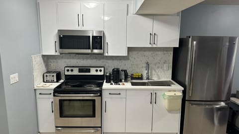 Coffee/tea facilities, Kitchen or kitchenette, oven, toaster