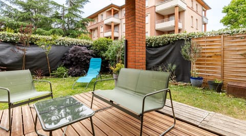 Patio, Garden, sunbed