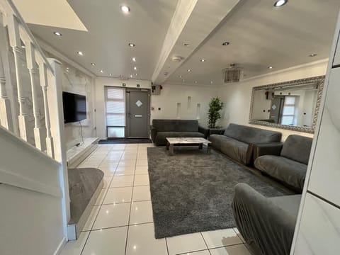 TV and multimedia, Living room, Seating area