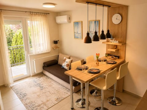 Living room, Seating area, Dining area, air conditioner