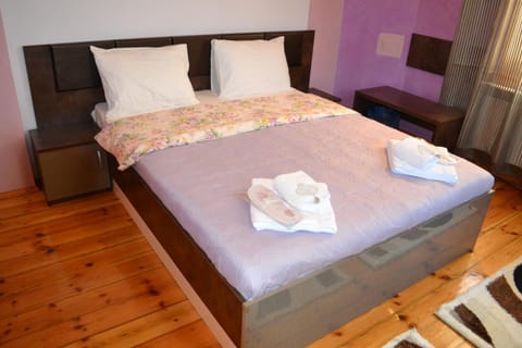 Property logo or sign, Kitchen or kitchenette, Bedroom, Garden view, Garden view