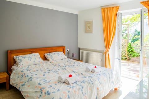 Bed, Photo of the whole room
