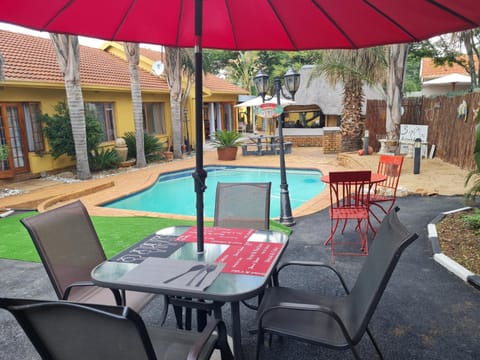 Property building, Garden, Garden view, Pool view, Swimming pool, Swimming pool, Internal: Not applicable to any particular room