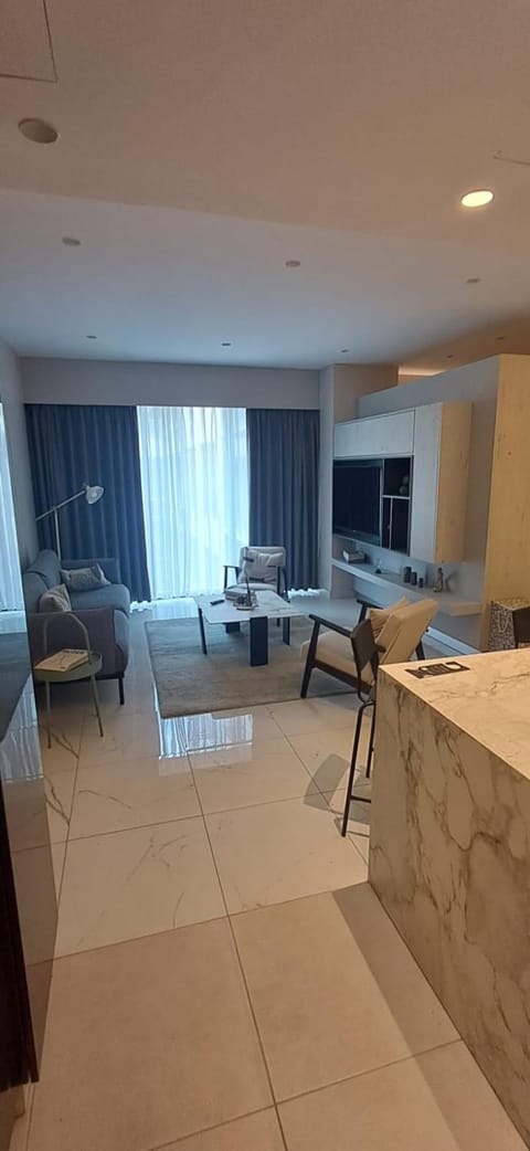Kitchen or kitchenette, Living room, Seating area, Dining area