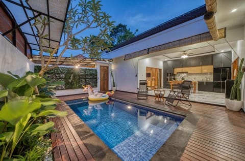Patio, View (from property/room), Pool view, Swimming pool, sunbed