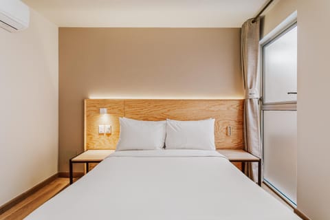 Bed, air conditioner