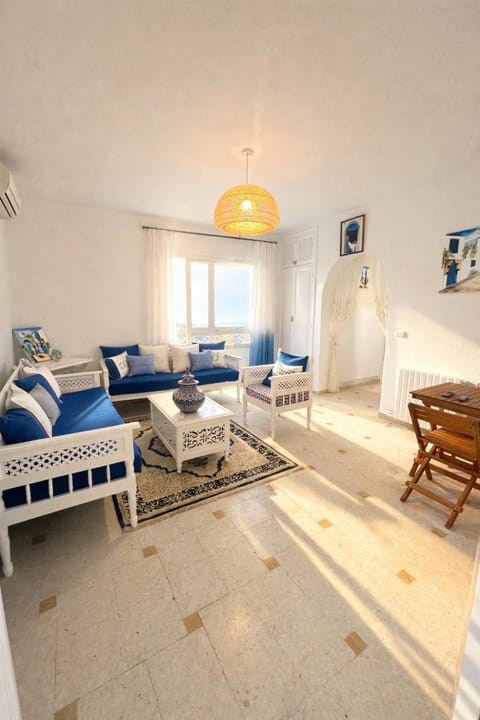 TV and multimedia, Seating area, air conditioner