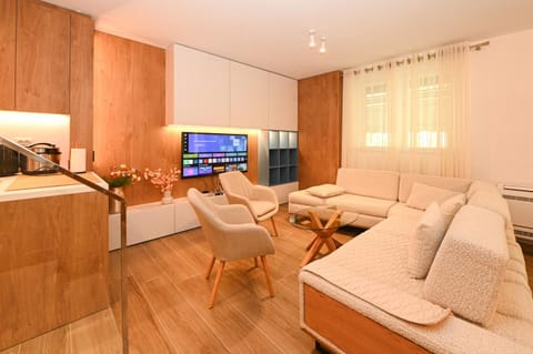 TV and multimedia, Kitchen or kitchenette, Seating area, Dining area