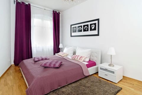 Day, Photo of the whole room