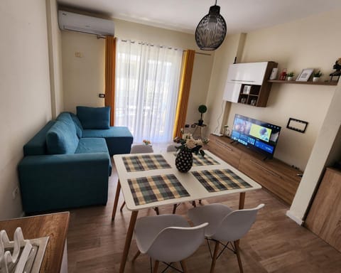 Communal lounge/ TV room, Kitchen or kitchenette, Living room, Seating area, Dining area, minibar