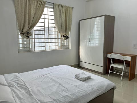 Bed, Photo of the whole room, Bedroom, towels, wardrobe