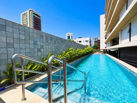 Day, Swimming pool