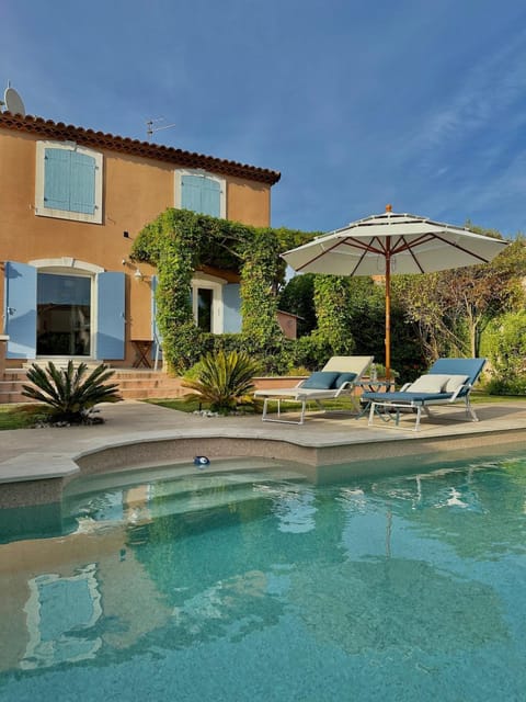 Patio, Day, Garden, Garden view, Pool view, Swimming pool, sunbed