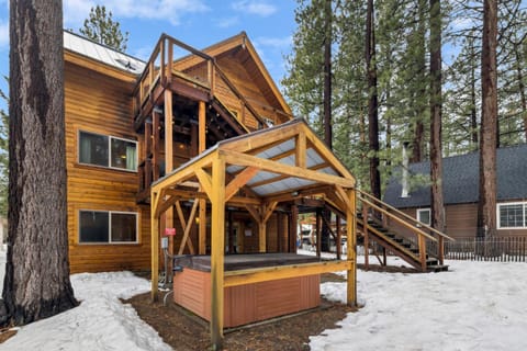 Property building, Day, Natural landscape, Winter, Hot Tub