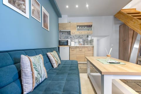 Kitchen or kitchenette, Seating area