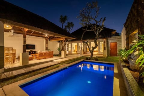 Patio, Night, TV and multimedia, Pool view, Swimming pool, Swimming pool