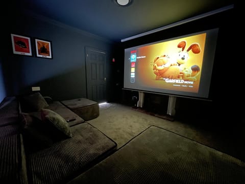 TV and multimedia, Living room, Photo of the whole room, Evening entertainment