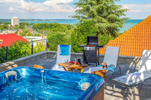 BBQ facilities, Hot Tub, Lake view, sunbed