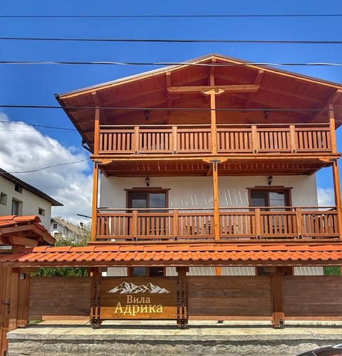 Property building, Day, Balcony/Terrace