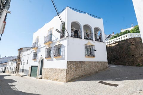 Property building, Day, Neighbourhood, Street view