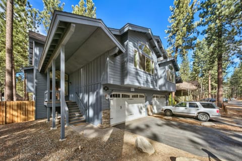 Property building, Facade/entrance, Day, Natural landscape, Parking