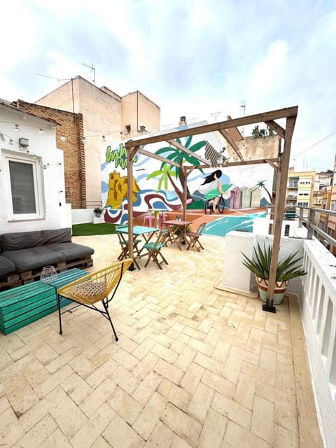 Communal lounge/ TV room, Balcony/Terrace