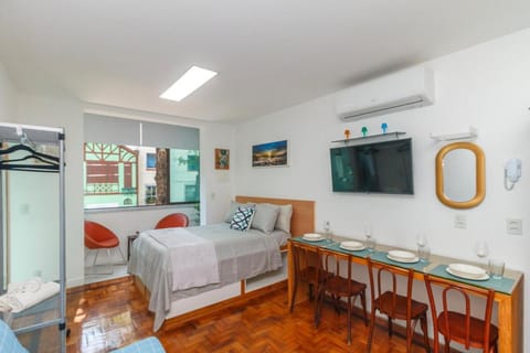 Bed, TV and multimedia, Living room, Photo of the whole room, Dining area, Bedroom